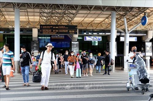 Sân bay Tân Sơn Nhất phục vụ gần 4.500 chuyến bay dịp Lễ Giỗ Tổ Hùng Vương và 30/4 - 1/5