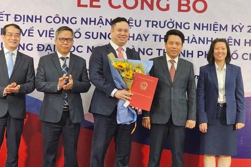 Trường Đại học Ngân hàng Tp.HCM có hiệu trưởng mới