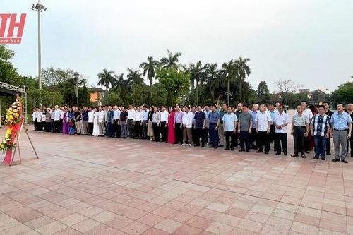 Đoàn Báo Đảng các tỉnh, TP khu vực miền Trung - Tây Nguyên dâng hương tại Di tích Quốc gia đặc biệt Thành Cổ Quảng Trị