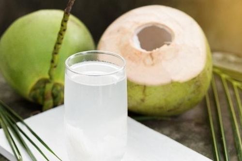 Lợi ích bất ngờ từ nước dừa, khoai tây, súp gà... với Covid-19