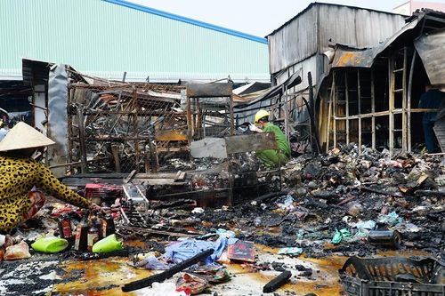 Tiểu thương chợ Bình Thành sau vụ cháy kinh hoàng: 'Chúng tôi trắng tay rồi'