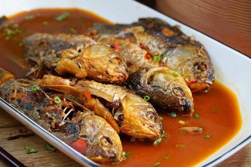 Bí quyết chọn cá diếc ngon làm món cá kho đượm vị hao cơm