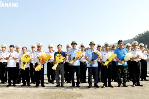 Đoàn công tác số 7 và đoàn đại biểu thành phố Đà Nẵng thăm quân, dân huyện đảo Trường Sa