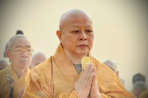 Hòa thượng Thích Lệ Trang thuyết giảng về 'Hạnh hiến tặng'