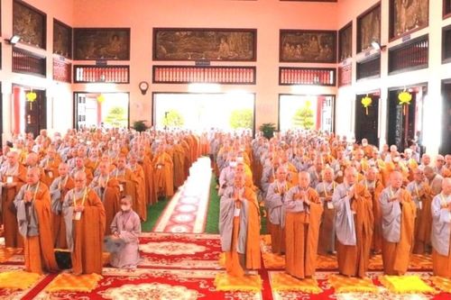 Phân ban Ni giới T.Ư và các đoàn Ni giới tỉnh thành dâng hương Tam bảo tại chùa Quang Minh