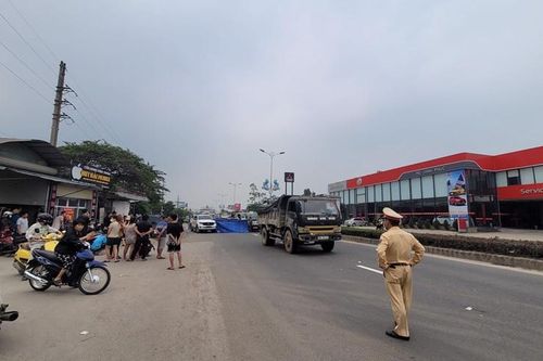 Tai nạn giao thông ngày 23/4/2023: Ngã ra đường, 2 vợ chồng bị tông thương vong