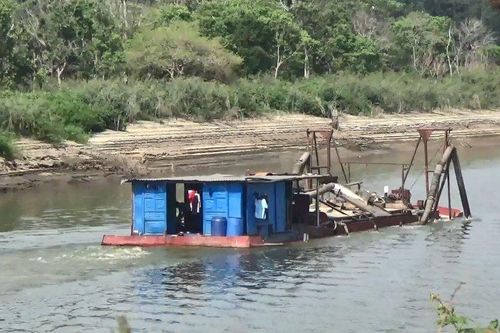 Vụ lấn chiếm rừng đặc dụng, tập kết cát trái phép: Dùng tàu không đăng ký đăng kiểm để nạo vét
