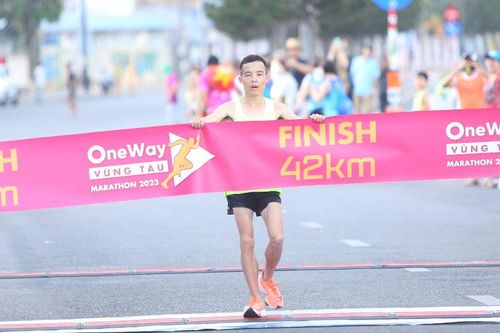 OneWay Vũng Tàu Marathon 2023: Lê Tấn Hi về nhất cự ly 42km