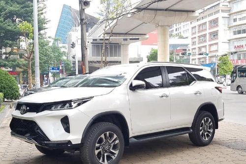 Loạt ô tô mới nhập cuộc đua giảm giá, hạ sâu trên trăm triệu đồng
