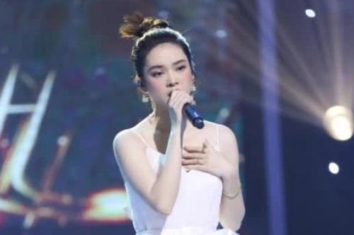Quỳnh Lương 5 lần bị chê hát thiếu tự tin, cầm mic là run rẩy