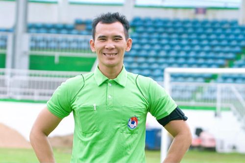 Cận cảnh vết thương bầm đỏ của trợ lý trọng tài khiến Văn Quyết bị cấm 8 trận