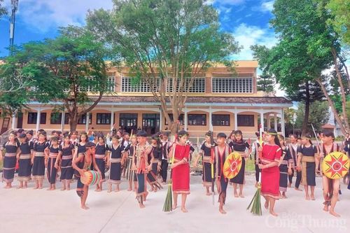 Đưa cồng chiêng vào giảng dạy để giữ gìn giá trị văn hóa của đồng bào dân tộc thiểu số