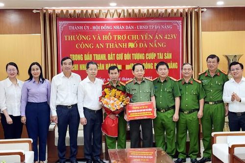 Thưởng 'nóng' các đơn vị truy bắt nhanh đối tượng cướp ngân hàng tại Đà Nẵng