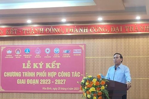 Mặt trận tỉnh Hòa Bình ký kết phối hợp công tác với 7 cơ quan, đơn vị