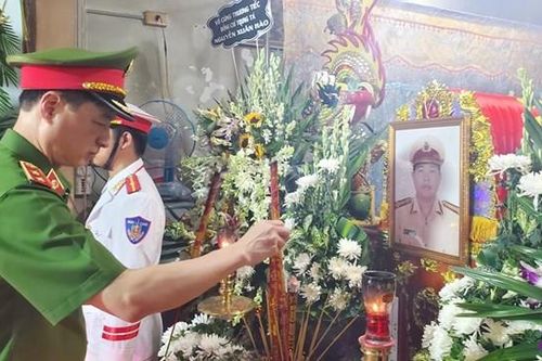 Truy thăng cấp hàm Trung tá cho cán bộ Cảnh sát giao thông Long An hy sinh khi làm nhiệm vụ