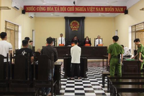 Mâu thuẫn việc chuyển khoản tiền, thanh niên đâm bạn nhậu trọng thương