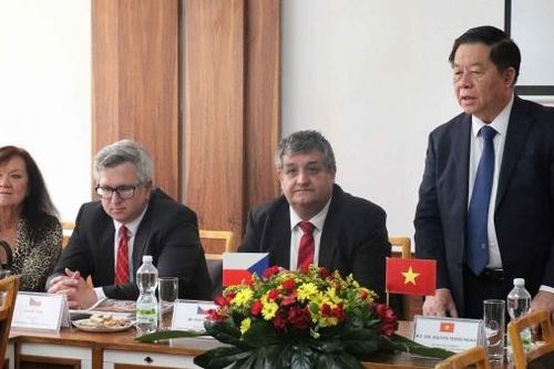 Đoàn đại biểu Đảng Cộng sản Việt Nam thăm và làm việc tại Czech