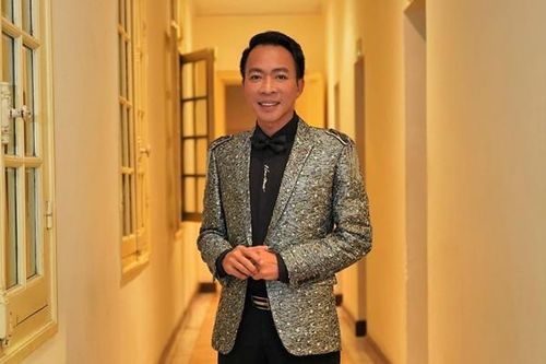 Ca sĩ Việt Hoàn U60: Sống trên đồi, không thích đi dạy chỉ vì tiền