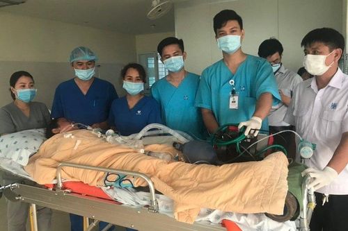 Thông tin mới nhất vụ người phụ nữ bị cây xanh ngã đổ đè trọng thương