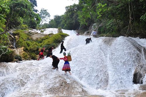 Ban quản lý Danh thắng quốc gia Thác Bản Ba ban hành giá tour thăm thác 70.000/ lượt