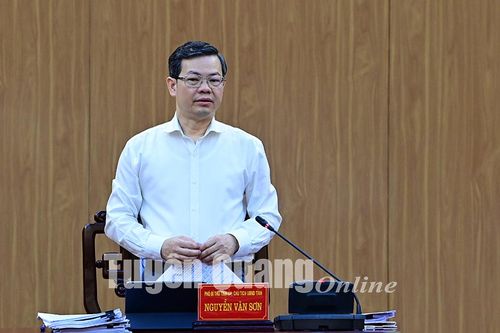 UBND tỉnh họp phiên thường kỳ tháng 4