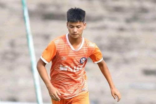 Đạp vào đầu đối thủ, cầu thủ U19 SHB Đà Nẵng bị phạt nặng