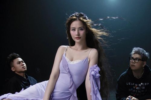 Một Đông Nhi vừa cũ, vừa mới
