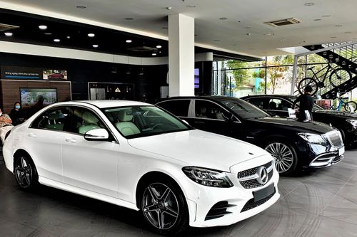 Lợi nhuận nhà phân phối Mercedes-Benz bốc hơi 92%