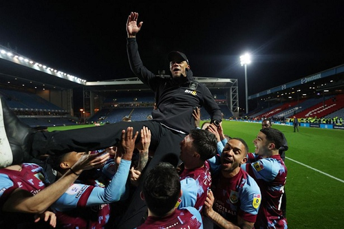 Vincent Kompany giúp Burnley vô địch Championship