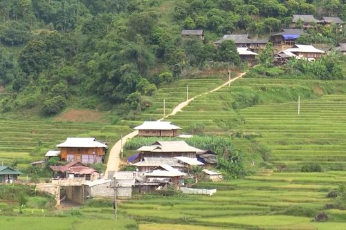 Người La Ha ở Mường La giữ vững niềm tin theo Đảng
