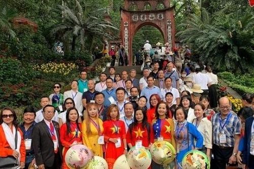 Hành trình ý nghĩa của kiều bào trên vùng đất Tổ