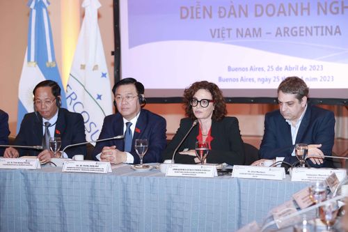 Chủ tịch Quốc hội dự Diễn đàn doanh nghiệp Việt Nam-Argentina