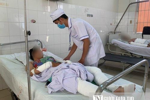 Sau cãi vã mẹ kế tẩm xăng đốt sách vở con chồng, 4 người bị bỏng