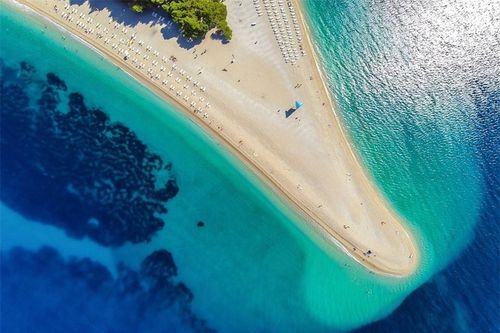 Kỳ lạ bãi biển 'biến hình' ở Croatia