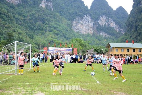 Khai mạc Giải bóng đá nữ các dân tộc tỉnh Tuyên Quang lần thứ I