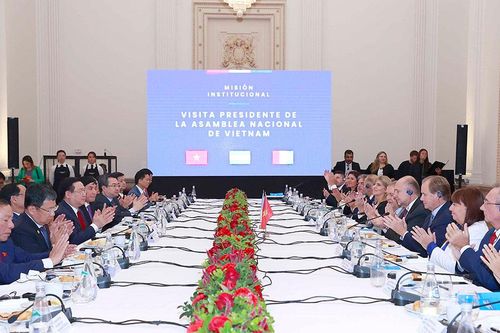 Chủ tịch Quốc hội Vương Đình Huệ thăm và làm việc tại tỉnh Santa Fe, Cộng hòa Argentina