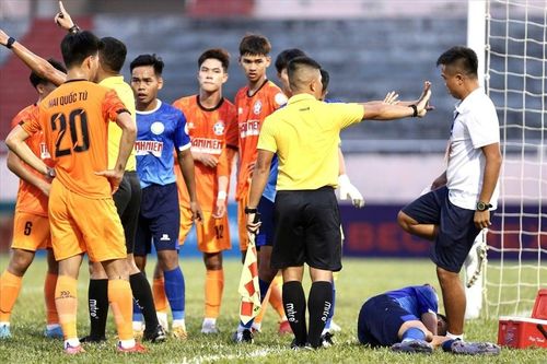 Cầu thủ liên tục đá xấu, làm hỏng hình ảnh Giải U19 Quốc gia