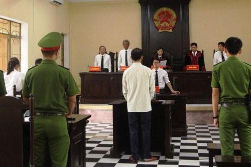 Cái giá phải trả của gã đàn ông 'làm bậy' với con riêng của bạn gái