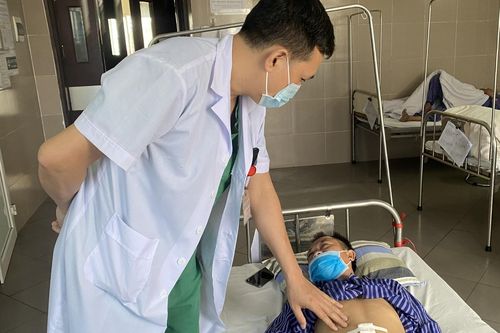 Thủng đại tràng do thói quen xỉa răng