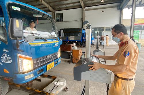 Doanh nghiệp ở TP.HCM 'tuyệt vọng' khi đăng kiểm ôtô tại các tỉnh