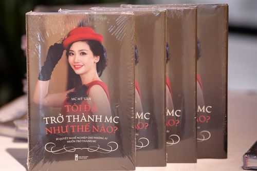Ra mắt cuốn sách giúp giới trẻ 'hiện thực hóa' ước mơ làm MC chuyên nghiệp