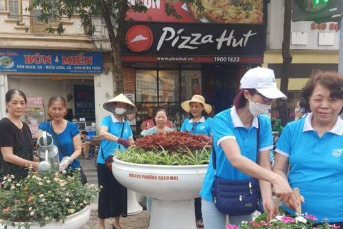 Quận Hai Bà Trưng: Người dân chung tay xây dựng tuyến phố nở hoa