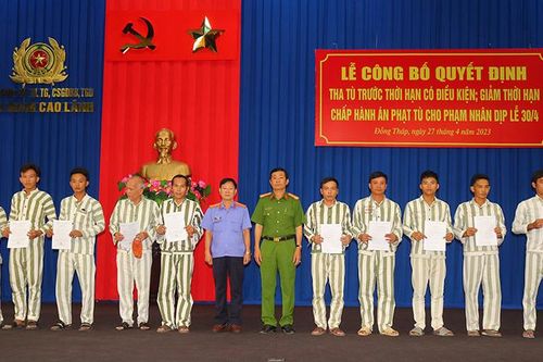 Đồng Tháp: 256 phạm nhân nhận quyết định tha tù và giảm thời hạn chấp hành án phát tù
