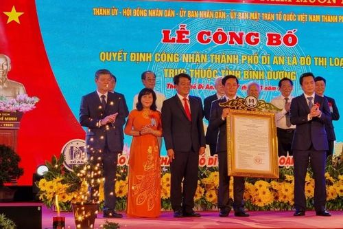 Công bố Quyết định công nhận thành phố Dĩ An là đô thị loại II