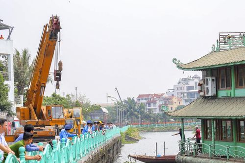 Hà Nội tiếp tục tháo dỡ du thuyền trên hồ Tây