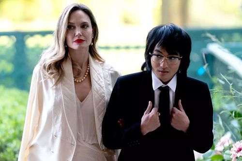 Con cả tháp tùng Angelina Jolie đến tiệc chiêu đãi cấp cao ở Nhà Trắng