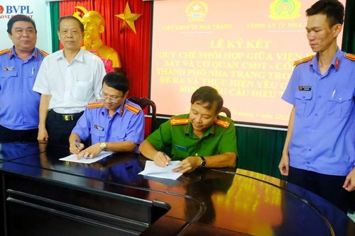 VKSND TP Nha Trang ký kết quy chế phối hợp trong việc đề ra và thực hiện yêu cầu điều tra
