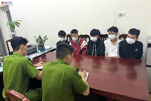 Bắt 10 thanh niên mang hung khí, 'đánh võng', rượt đuổi nhau trên đường