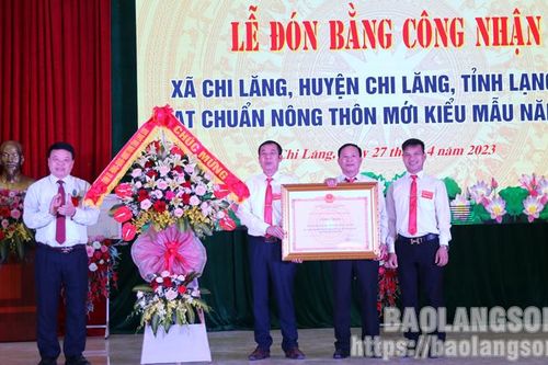 Xã Chi Lăng đón bằng công nhận đạt chuẩn nông thôn mới kiểu mẫu