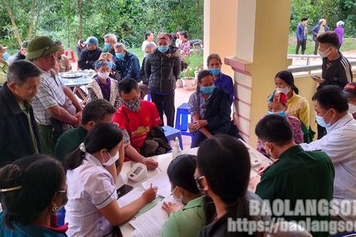 Đoàn Kinh tế Quốc phòng 338 khám bệnh, cấp thuốc miễn phí trị giá hơn 100 triệu đồng